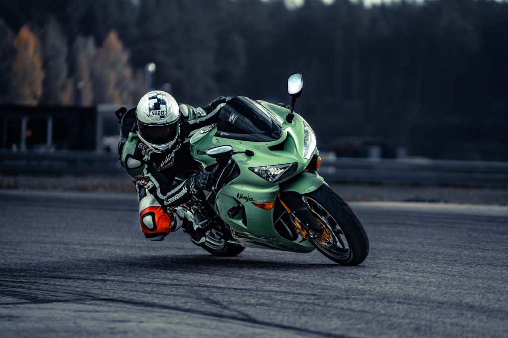 Mastering Superbike Track Days: Essential Tips, Techniques, and Safety Guidelines 4